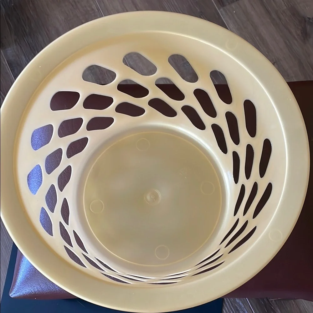 2 Plastic Storage Baskets